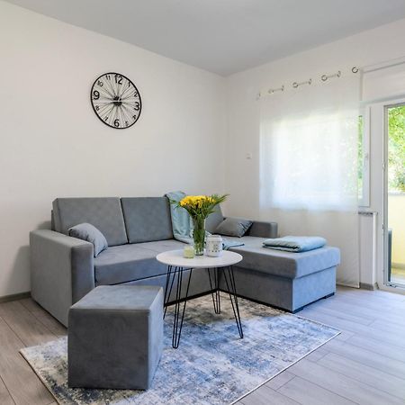 Lusi Lägenhet Otočac Exteriör bild
