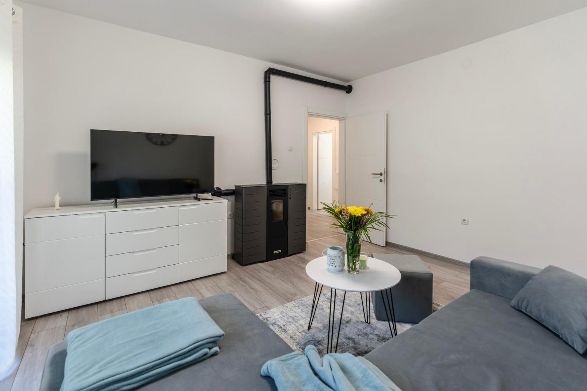 Lusi Lägenhet Otočac Exteriör bild